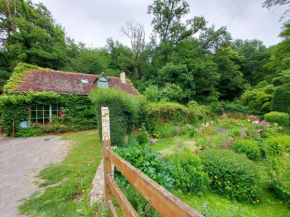 Gîte Sainte-Suzanne-et-Chammes, 3 pièces, 4 personnes - FR-1-600-89